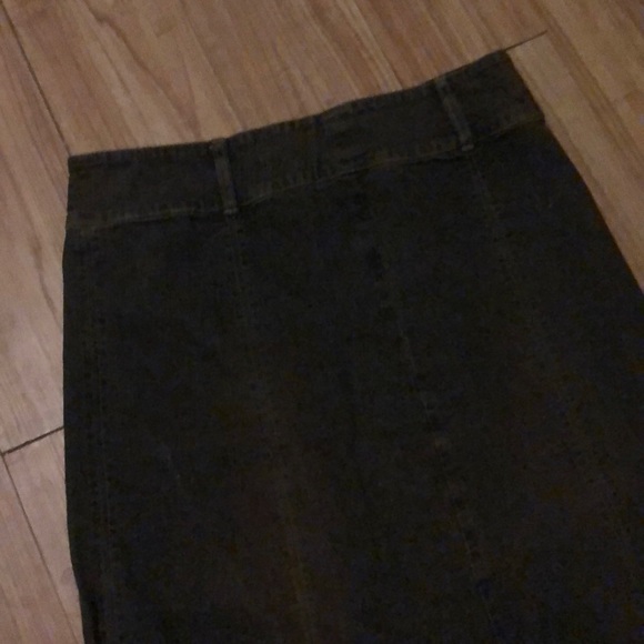 Mid calf length jean skirt - Picture 3 of 3